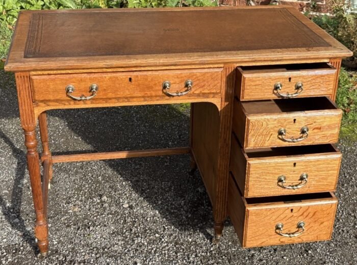 SUPERB SMALL OAK ARTS AND CRAFTS WRITING DESK 2 MAN - Image 4