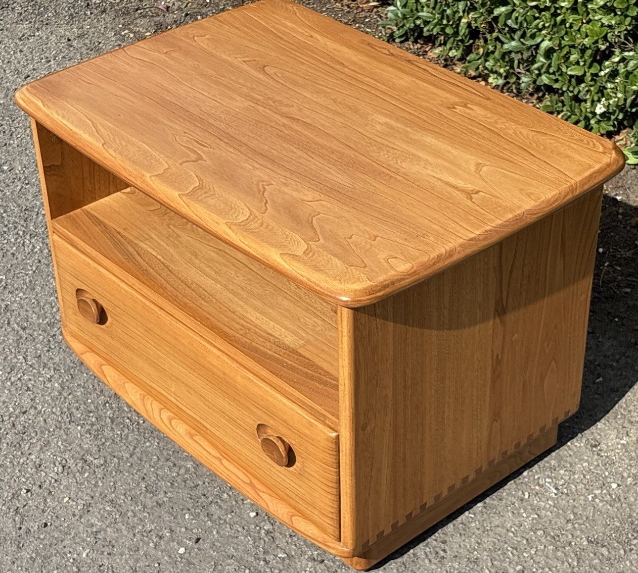 s-l1600-77.jpg FINE MODERN ERCOL TV CORNER CABINET AMAZING CONDITION - DELIVERY AVAILABLE | eBay UK - Image 1