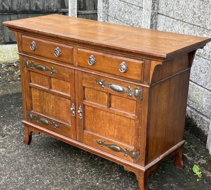 Superb Solid Oak Arts & Crafts Sideboard - Image 2