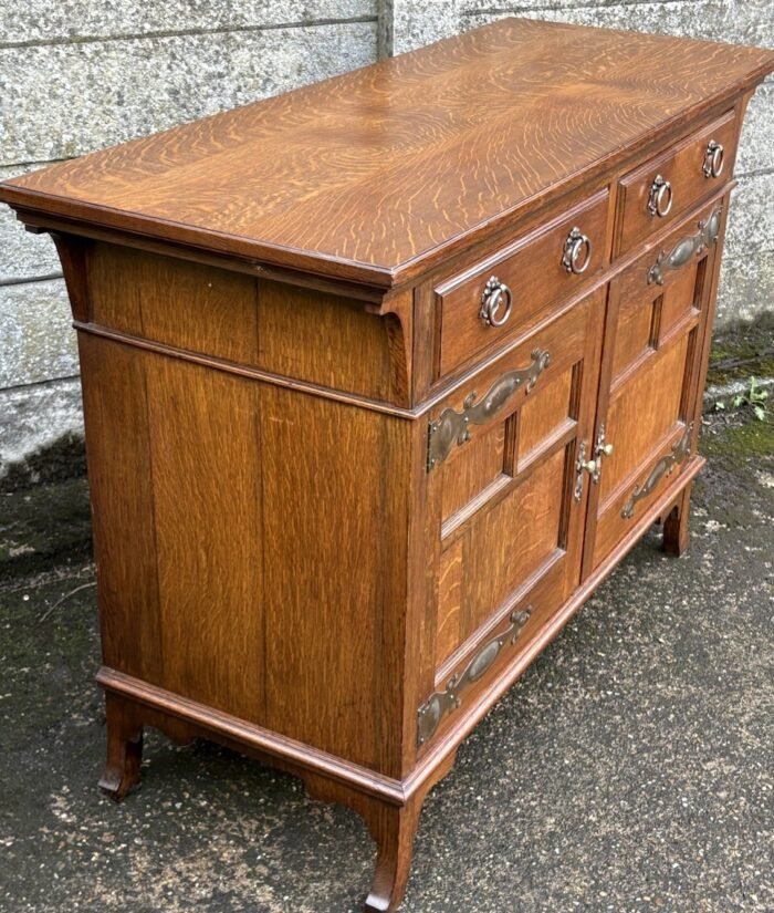 Superb Solid Oak Arts & Crafts Sideboard - Image 3