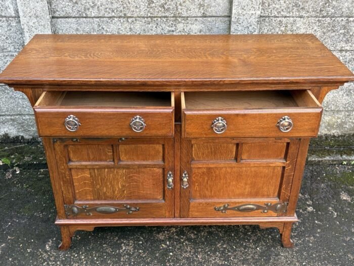 Superb Solid Oak Arts & Crafts Sideboard - Image 5