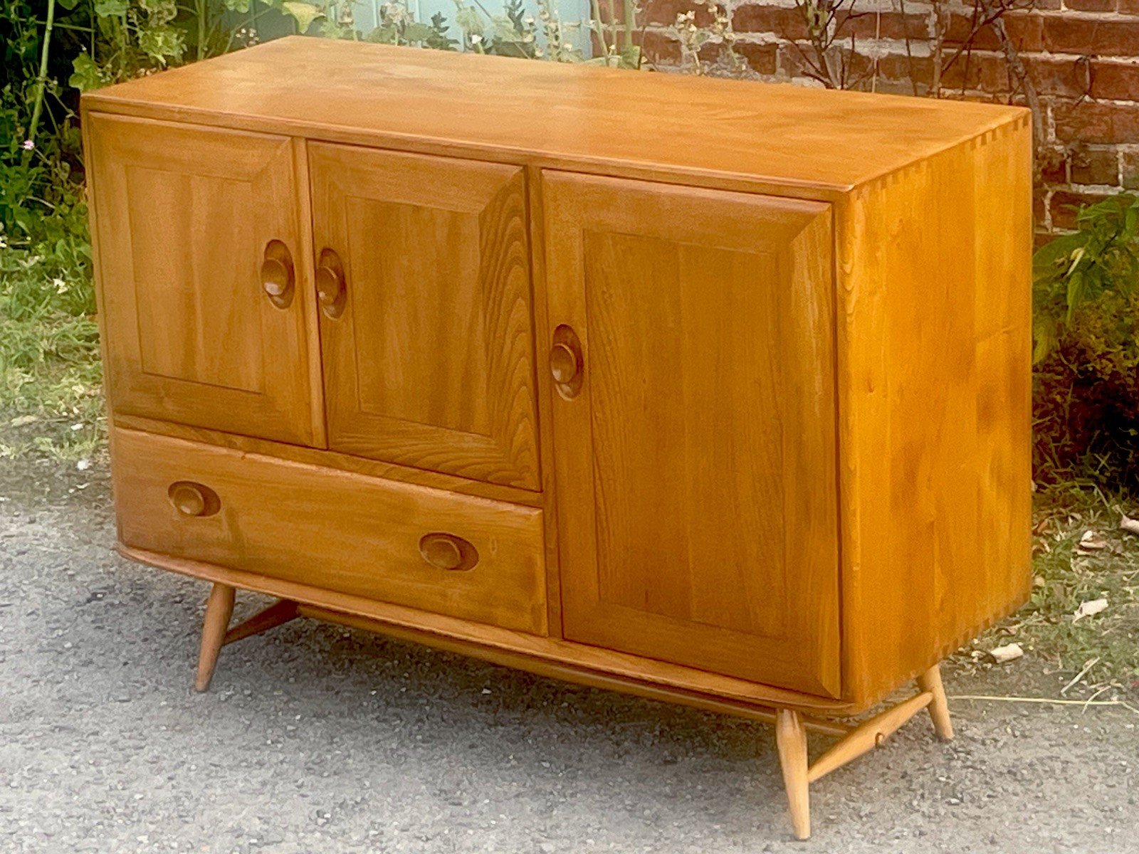 s-l1600-807.jpg Fine Retro Ercol Three Door Sideboard - Image 1