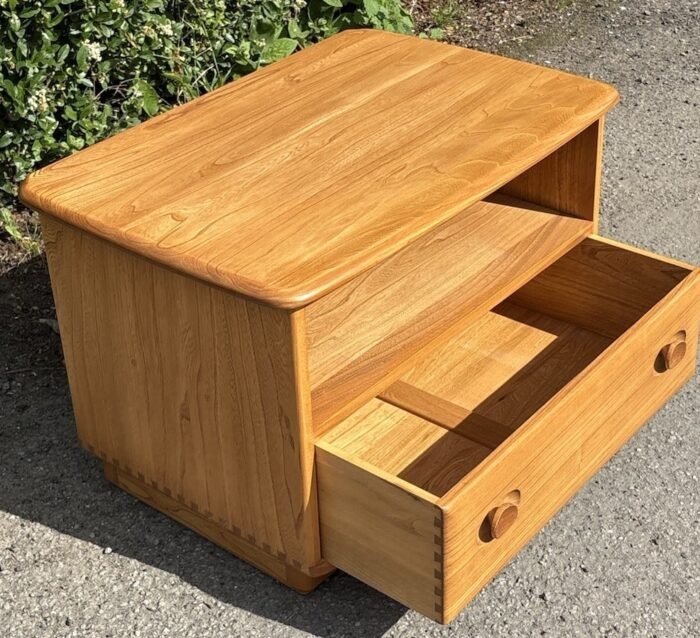 FINE MODERN ERCOL TV CORNER CABINET AMAZING CONDITION - DELIVERY AVAILABLE | eBay UK - Image 5