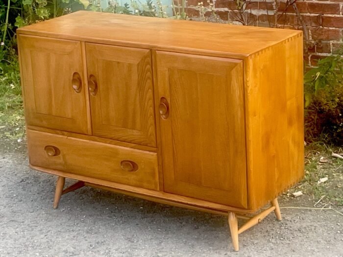 Fine Retro Ercol Three Door Sideboard - Image 3