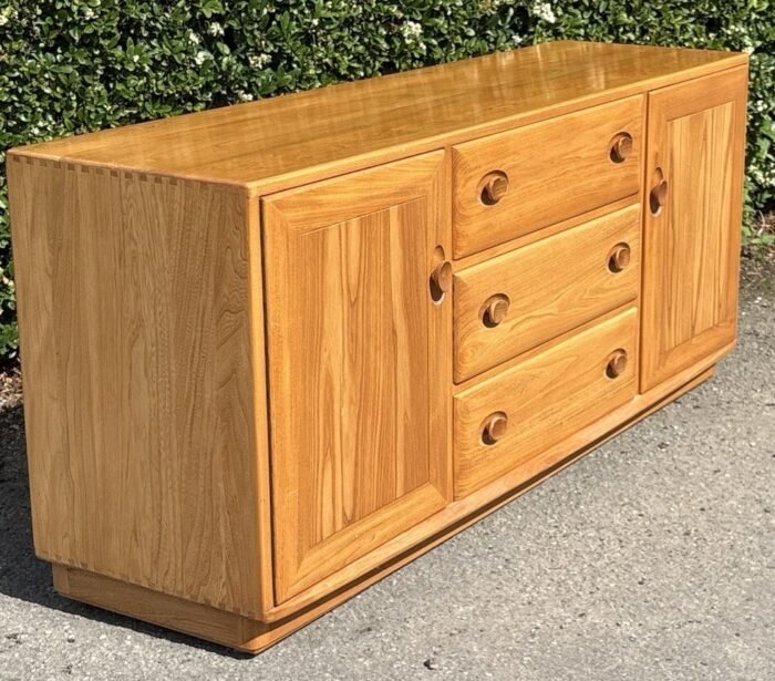 Fine Modern Ercol Retro Style Two Door Sideboard - Image 2