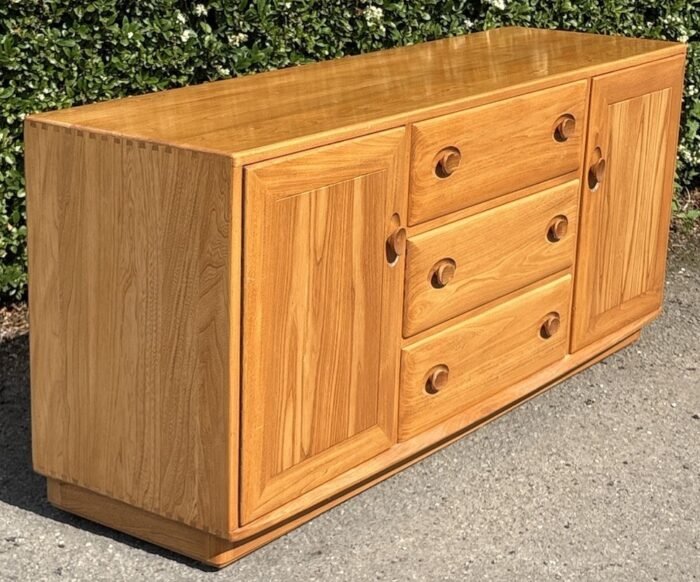Fine Modern Ercol Retro Style Two Door Sideboard - Image 3