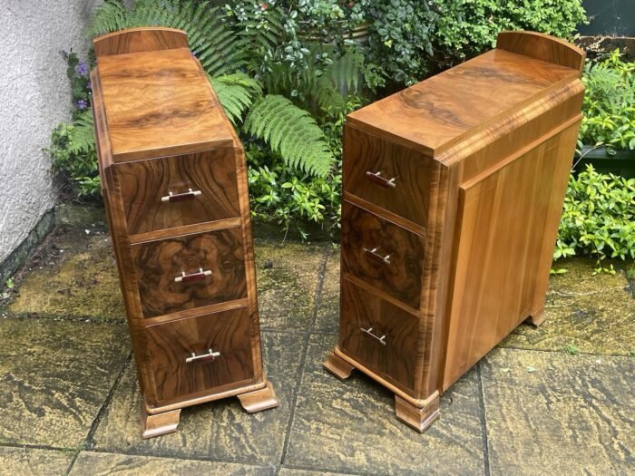 SUPERB PAIR OF ART DECO WALNUT BEDSIDE CHESTS - Image 2
