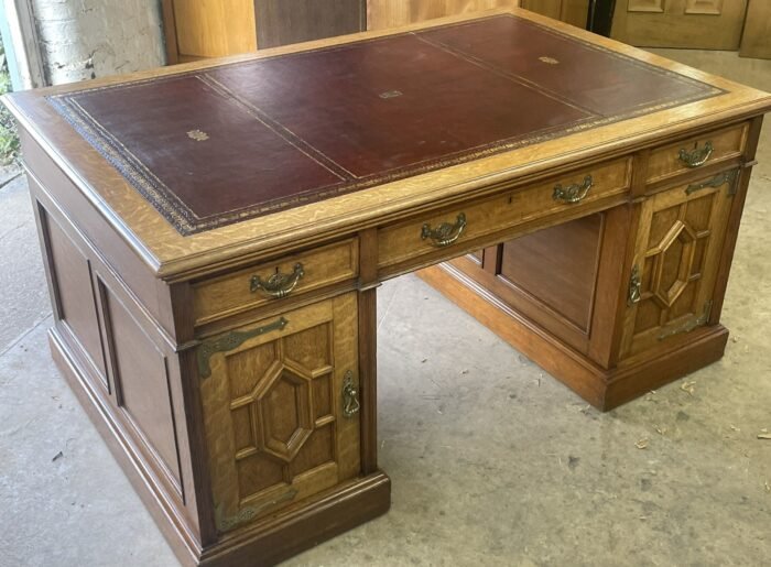 Victorian Arts & Crafts Oak Partners Desk - Image 5
