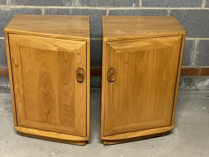 Pair of Modern Ercol Bedside Cabinets - Image 3