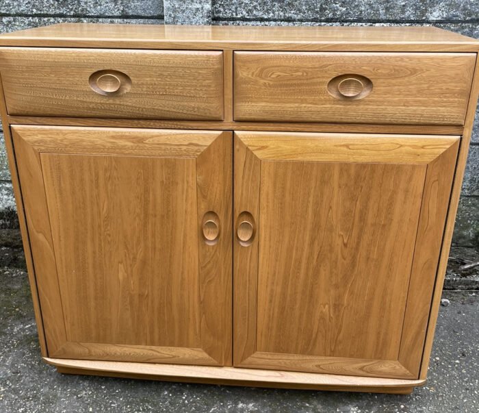 Fine Modern Ercol 2 Door Highboard Sideboard - Image 5