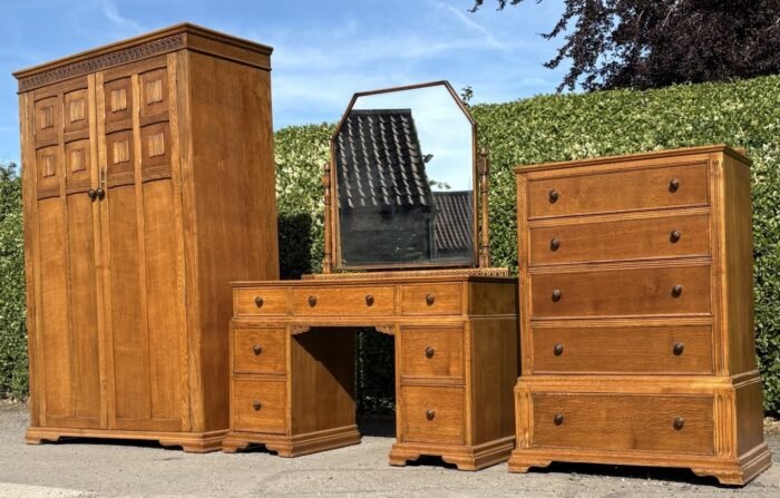 Stunning Golden Oak Arts and Crafts 3 Piece Bedroom Suite - Image 2