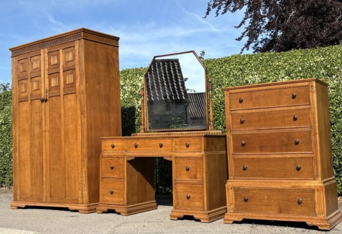 Stunning Golden Oak Arts and Crafts 3 Piece Bedroom Suite - Image 3